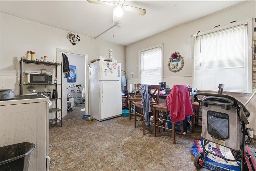 130 E School Street Property Photo 4