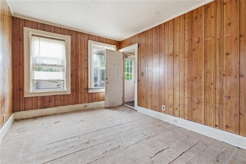 130 E School Street Property Photo 5