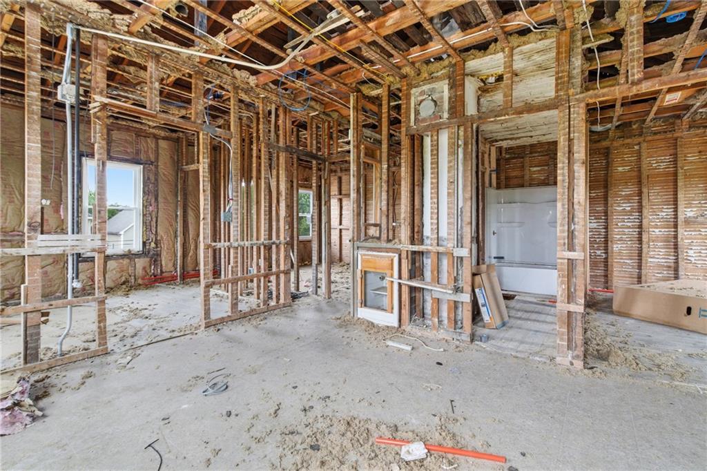 130 E School Street Property Photo 6