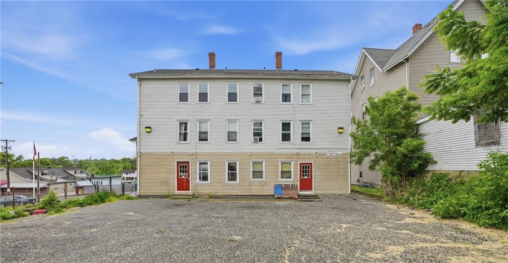 130 E School Street Property Photo 7