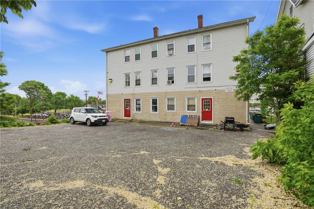 130 E School Street Property Photo 8