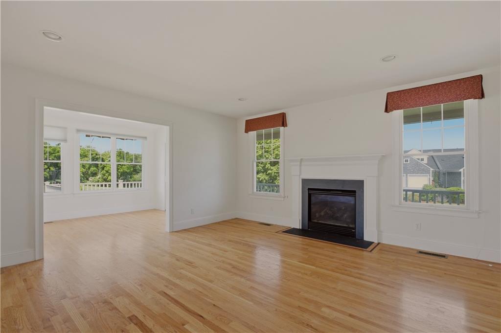 189 Ferry Landing Circle Property Photo 8