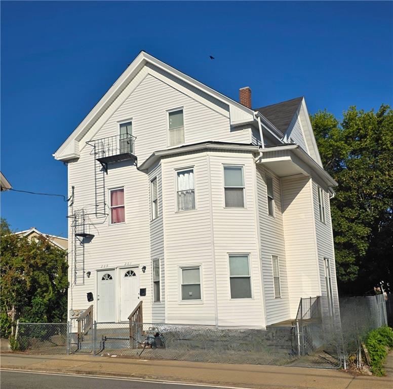 207 Pawtucket Avenue Property Photo 1
