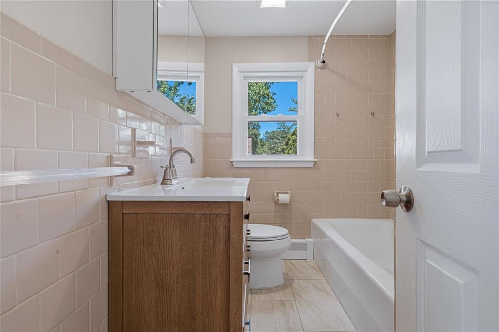 132 Potowomut Road Property Photo 11
