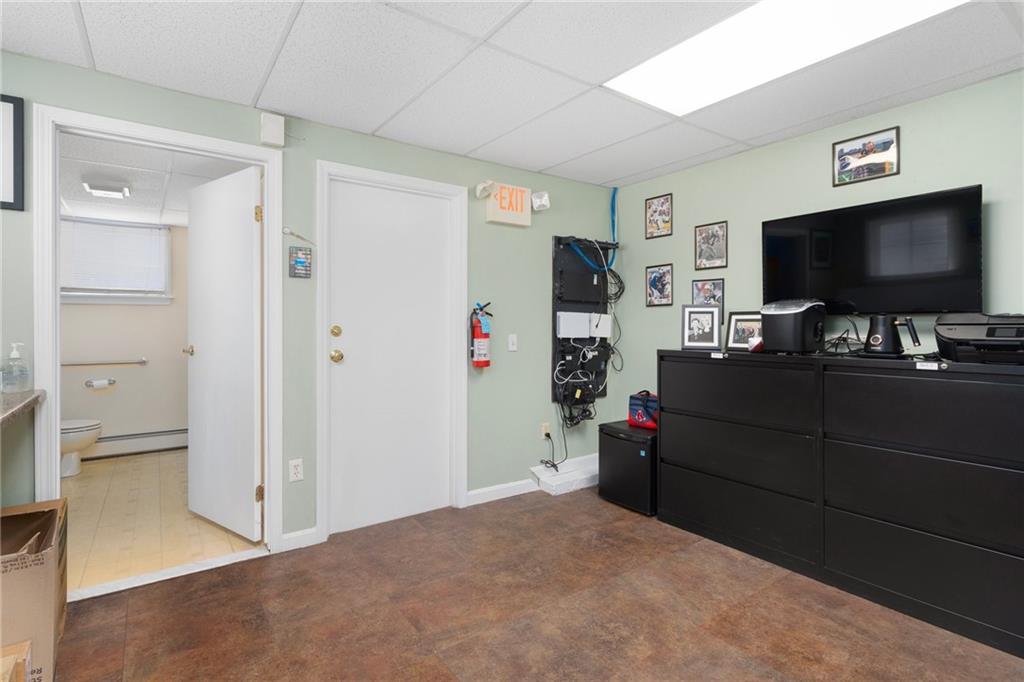 3341 Post Road Property Photo 4