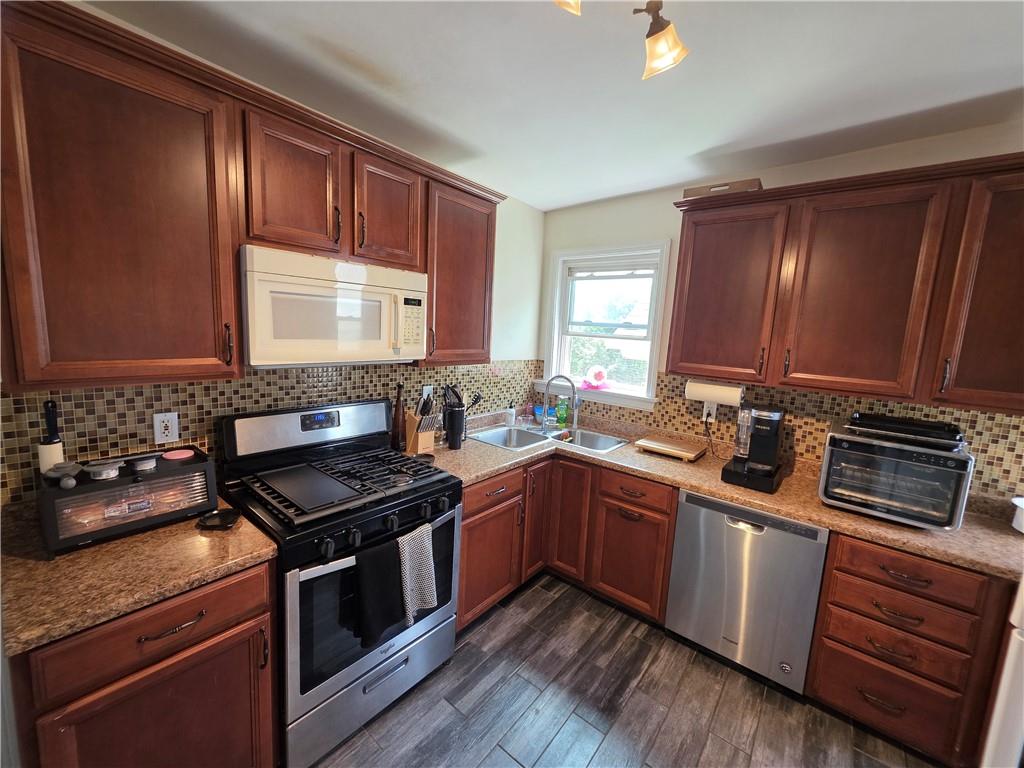 422 East Avenue Property Photo 12