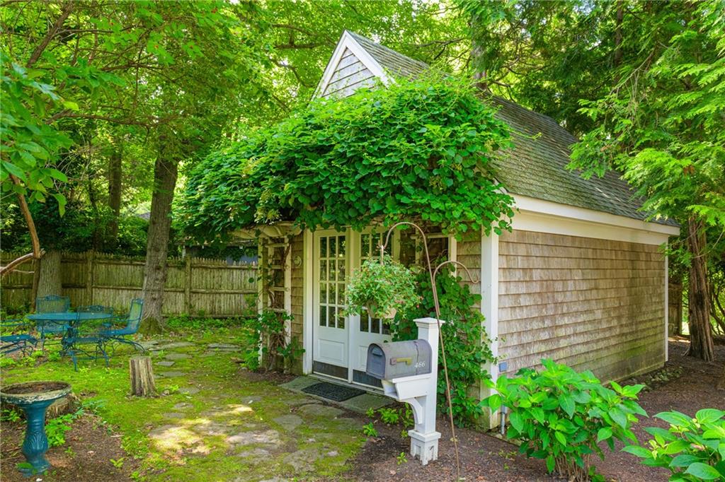 466 Poppasquash Road Property Photo 8