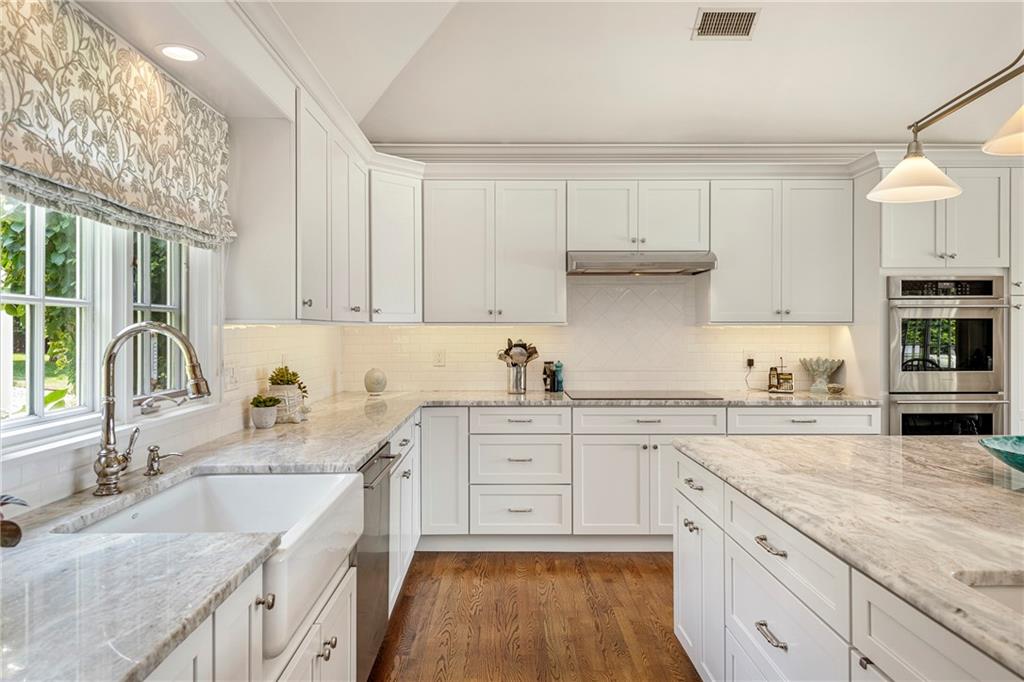 466 Poppasquash Road Property Photo 25