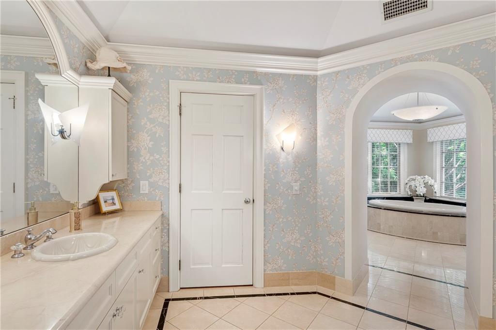 466 Poppasquash Road Property Photo 34