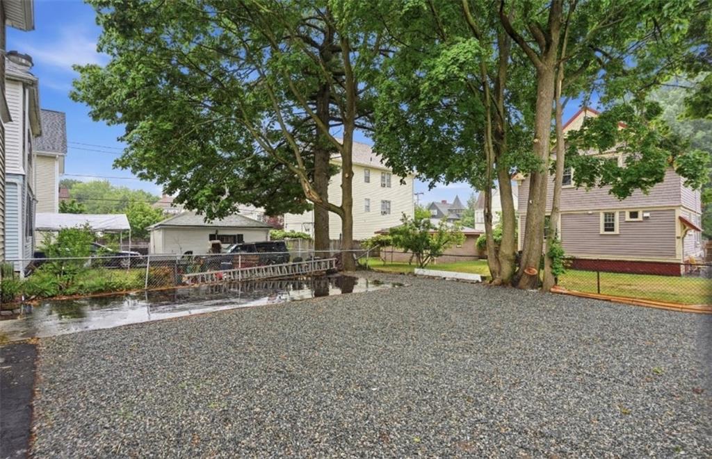 252 California Avenue Property Photo 13