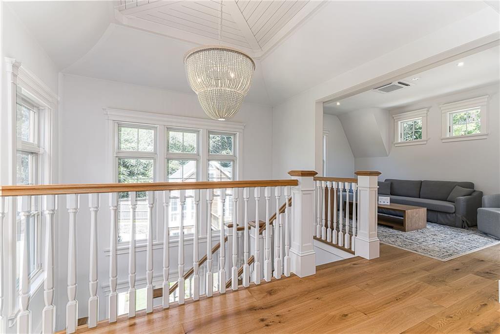 17 19 East Hills Road Property Photo 23