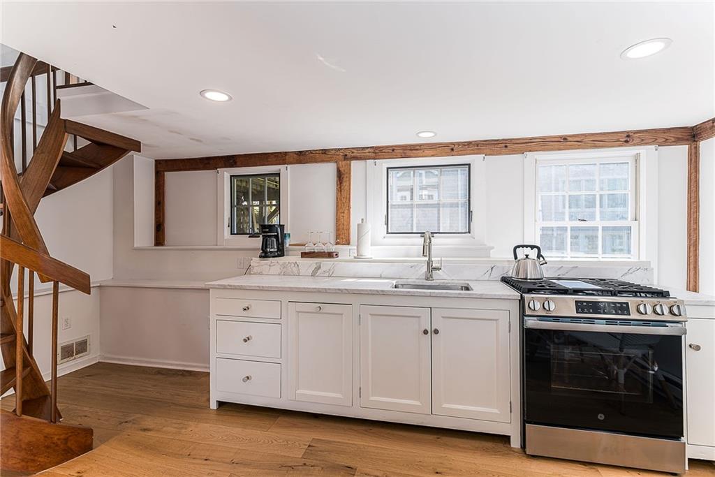 17 19 East Hills Road Property Photo 35