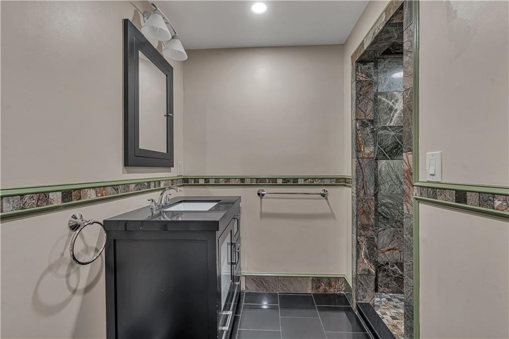 444 Woodward Road Unit 2 Property Photo 9