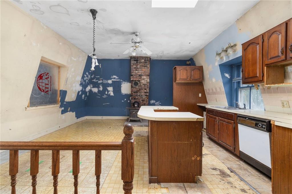 36 Ayrault Street Property Photo 29
