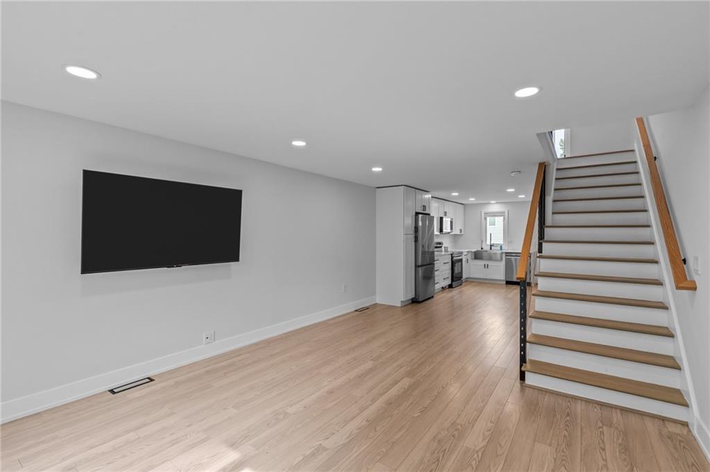 41 Dale Avenue Unit D Property Photo 9