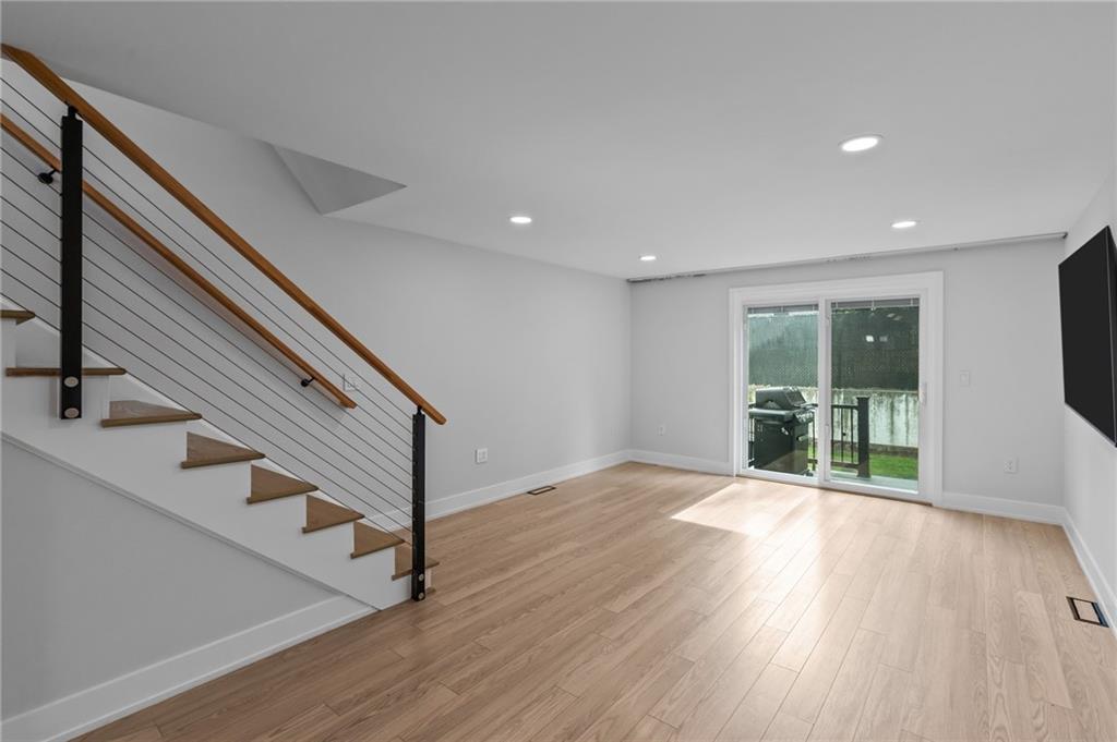 41 Dale Avenue Unit D Property Photo 10
