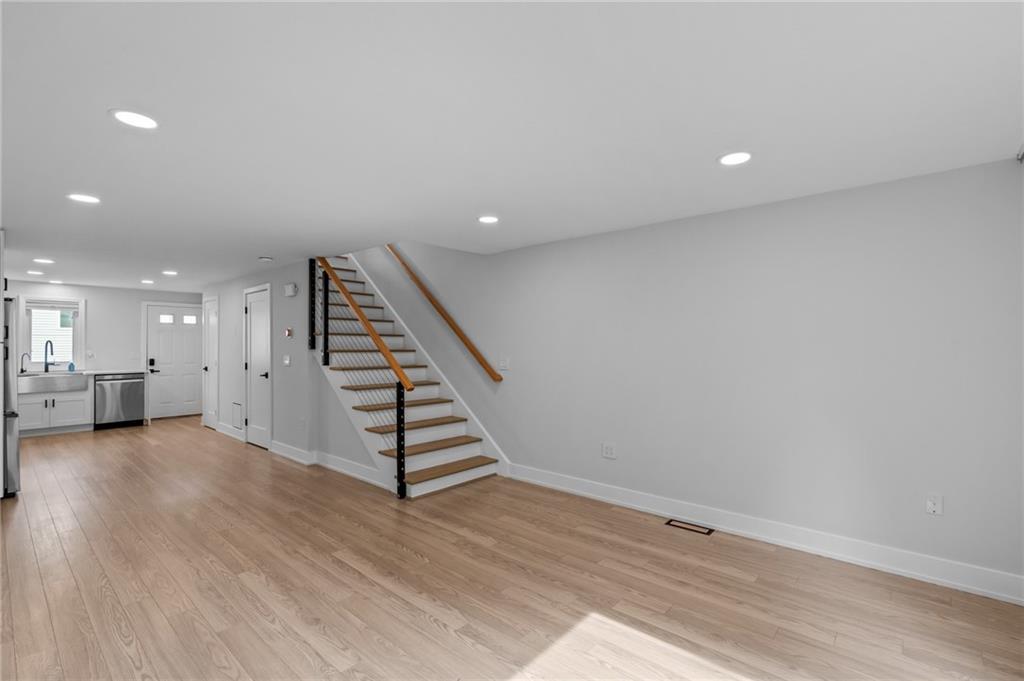 41 Dale Avenue Unit D Property Photo 12