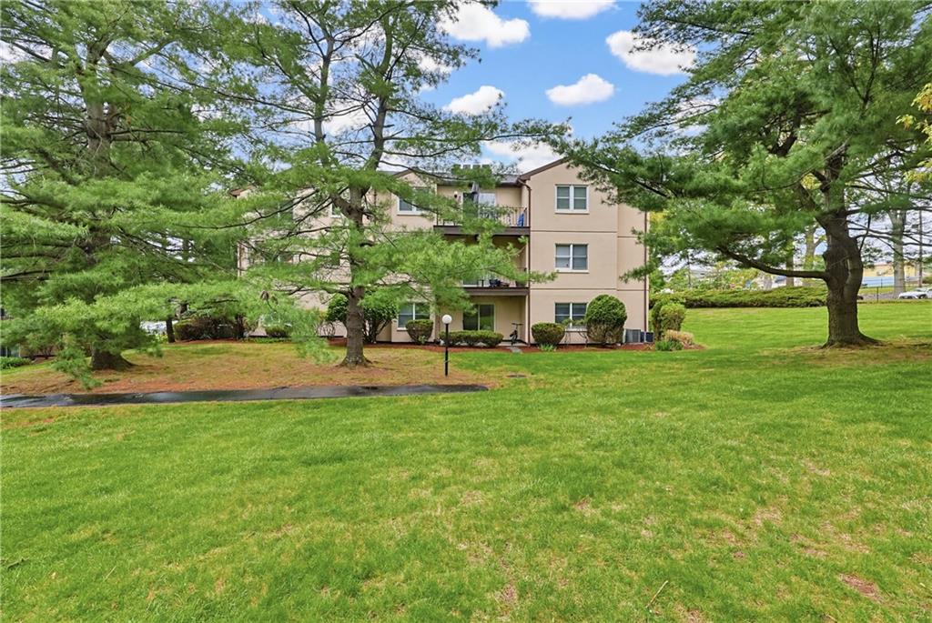 185 Manville Hill Road Unit 106 Property Photo 2