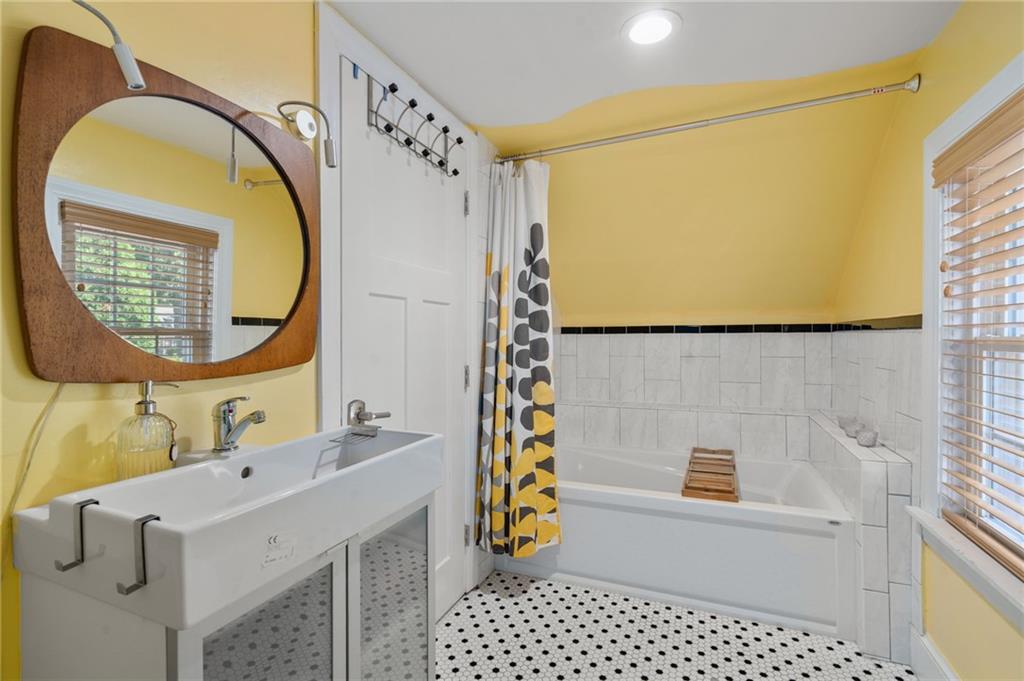 147 149 Riverside Drive Property Photo 12