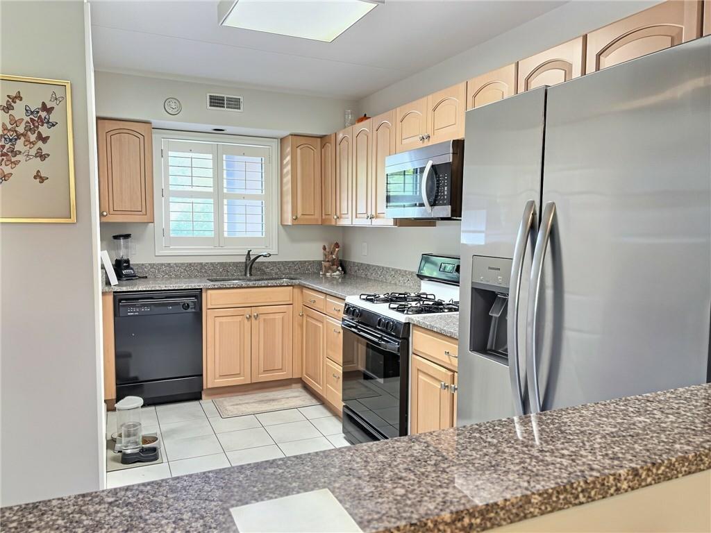 650 East Greenwich Avenue Unit 7-109 Property Photo 3