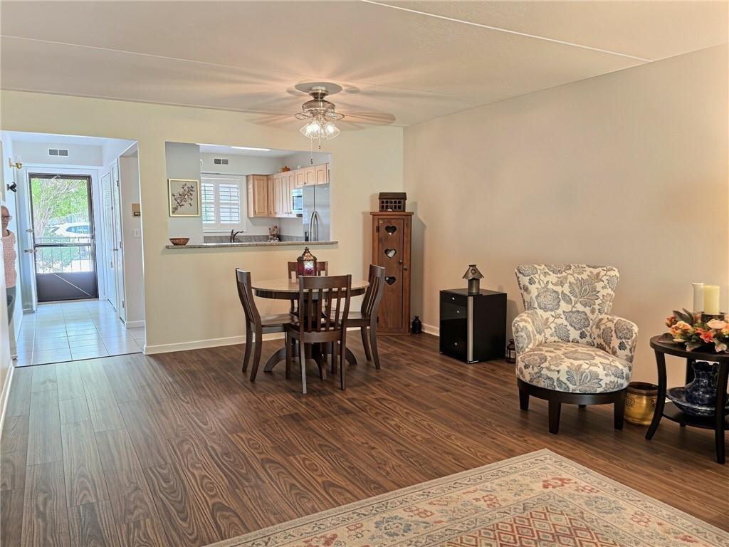 650 East Greenwich Avenue Unit 7-109 Property Photo 8