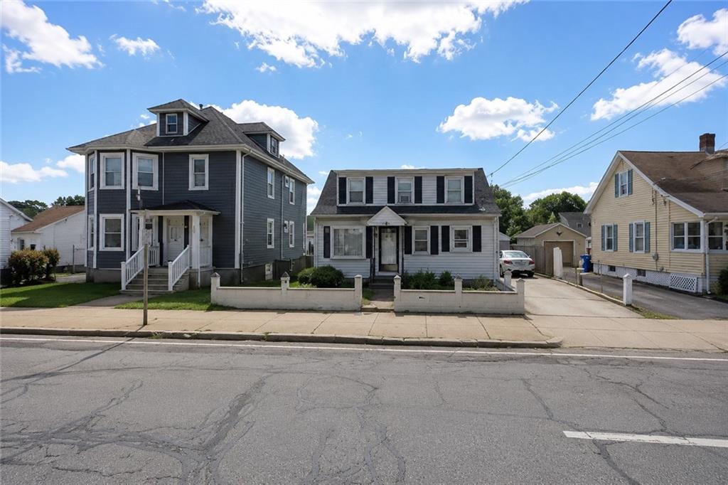 581 Newport Avenue Property Photo 1