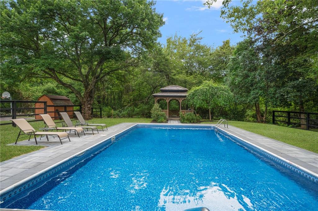 572 Green Hill Beach Road Property Photo 8
