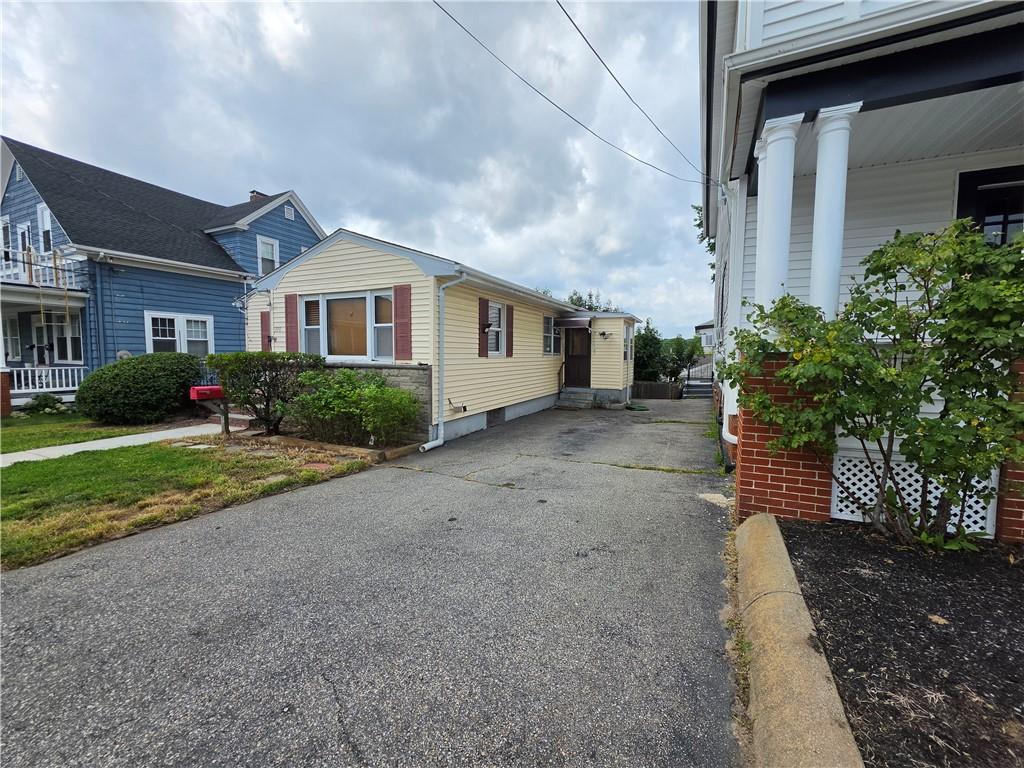338 Jastram Street Property Photo 3