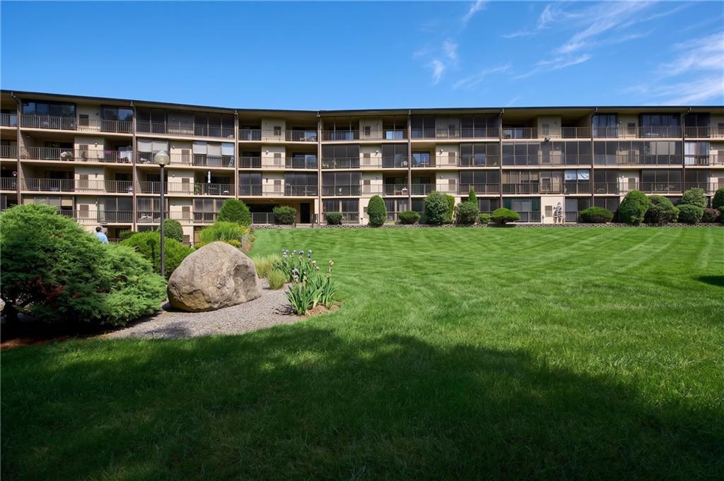 650 East Greenwich Avenue Unit 5-405 Property Photo 3