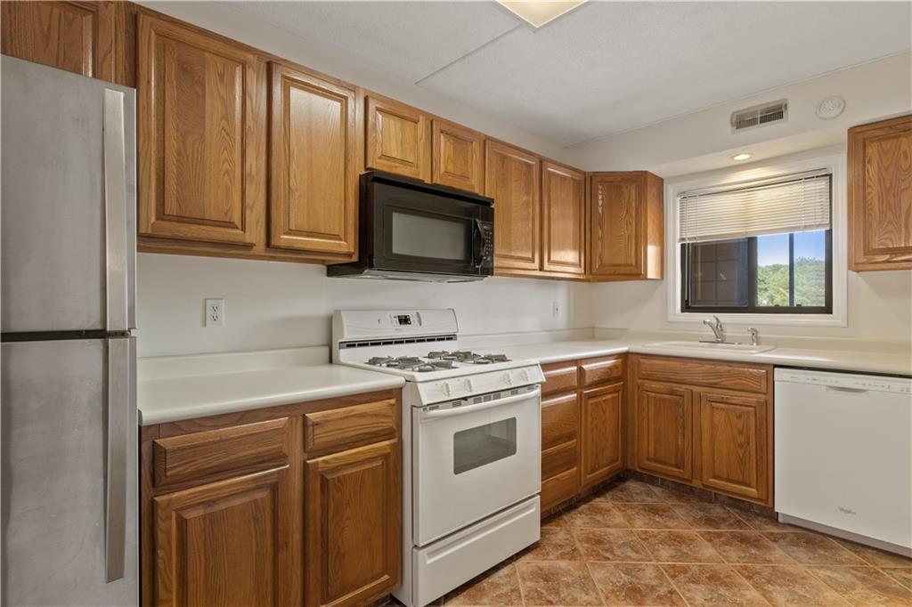 650 East Greenwich Avenue Unit 5-405 Property Photo 5