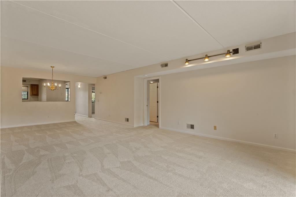 650 East Greenwich Avenue Unit 5-405 Property Photo 13