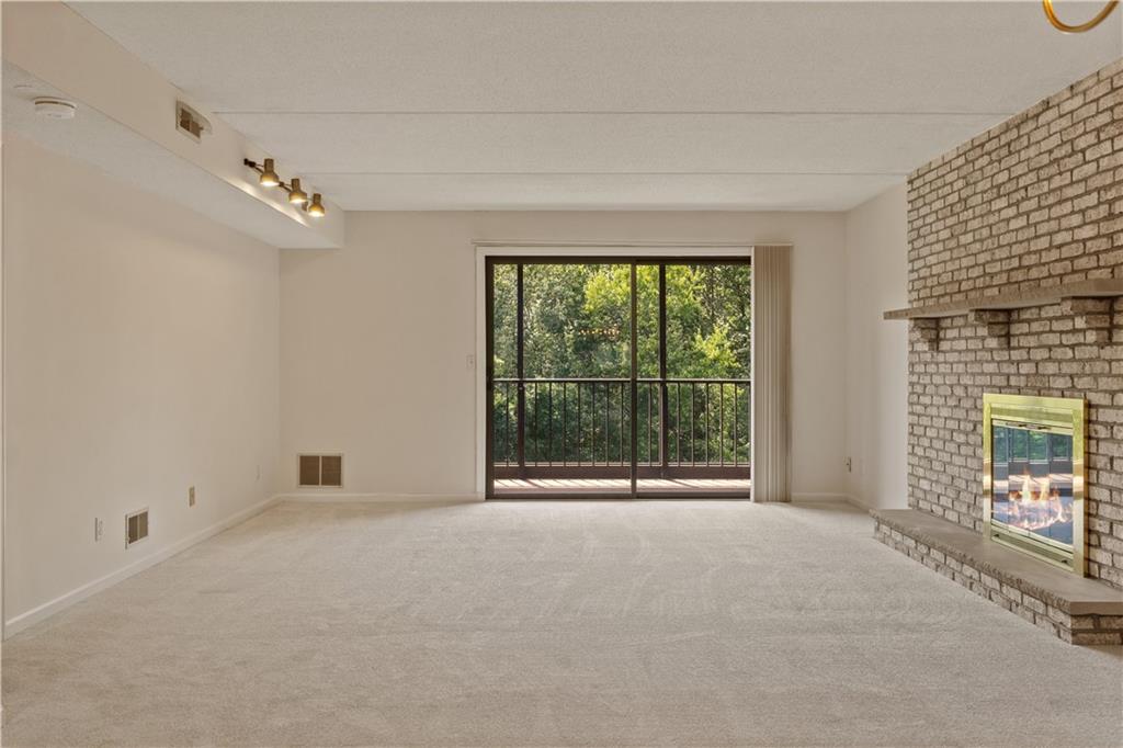 650 East Greenwich Avenue Unit 5-405 Property Photo 14