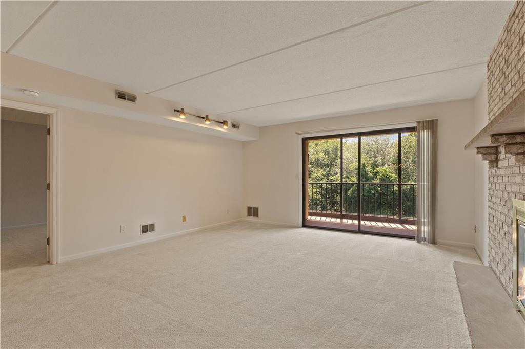 650 East Greenwich Avenue Unit 5-405 Property Photo 15