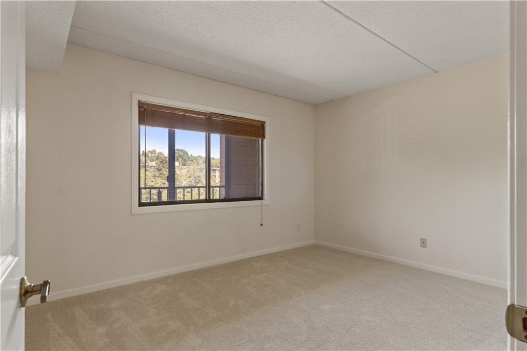 650 East Greenwich Avenue Unit 5-405 Property Photo 26