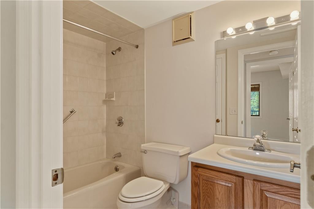 650 East Greenwich Avenue Unit 5-405 Property Photo 29