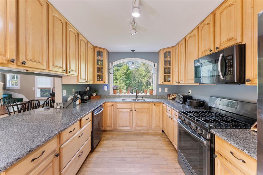 1530 Hartford Pike Property Photo 4