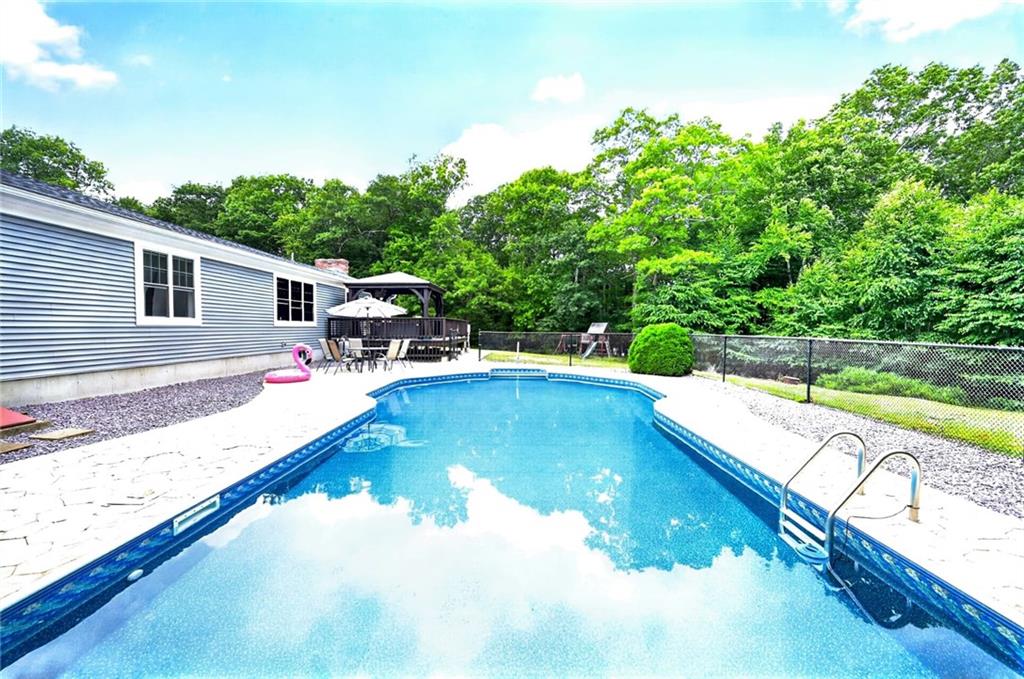 884 Reynolds Road Property Photo 11
