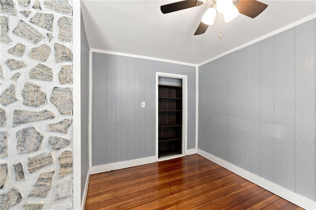 330 Waterman Avenue Property Photo 9