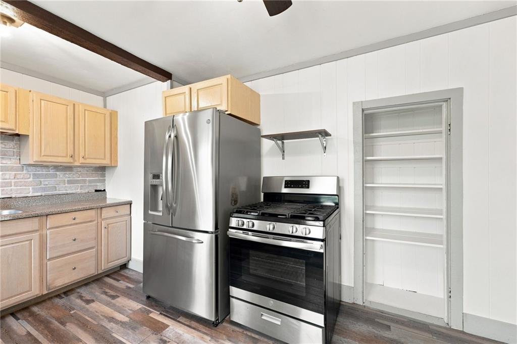 330 Waterman Avenue Property Photo 14