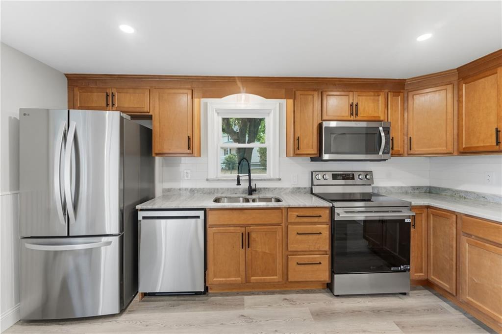 28 Plain Street Property Photo 10