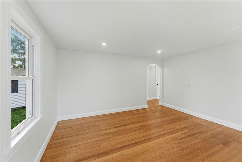 28 Plain Street Property Photo 16