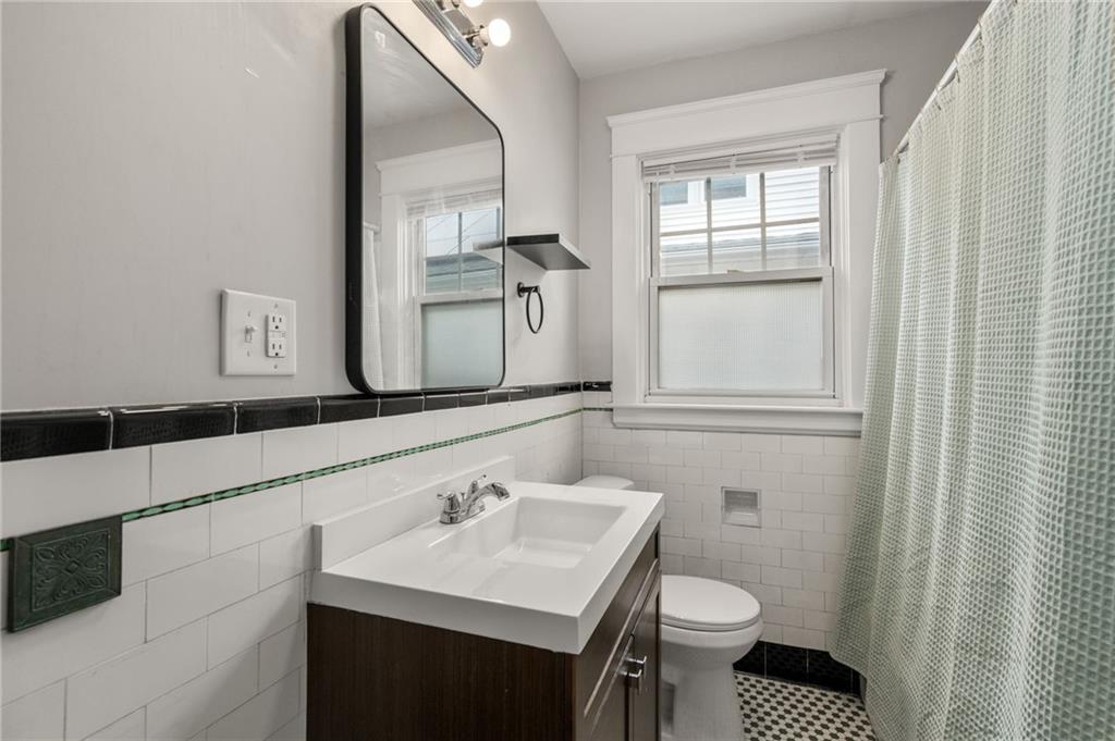 725 River Avenue Property Photo 9