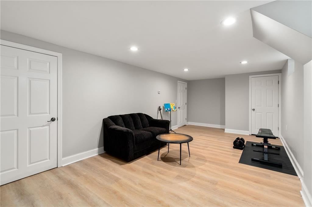 725 River Avenue Property Photo 12