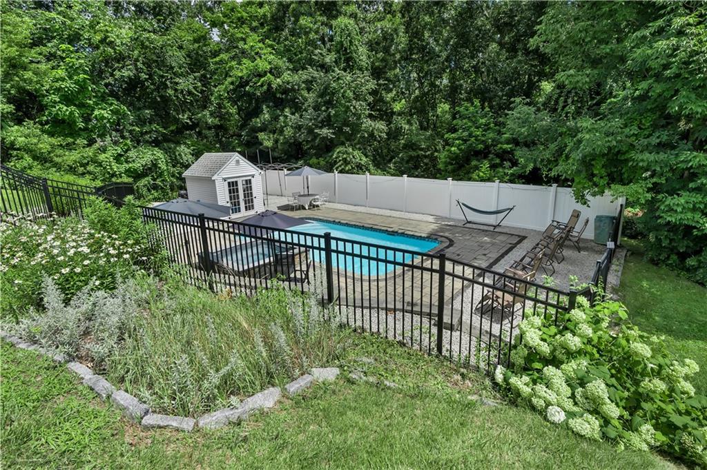 6 Fleuette Drive Property Photo 3