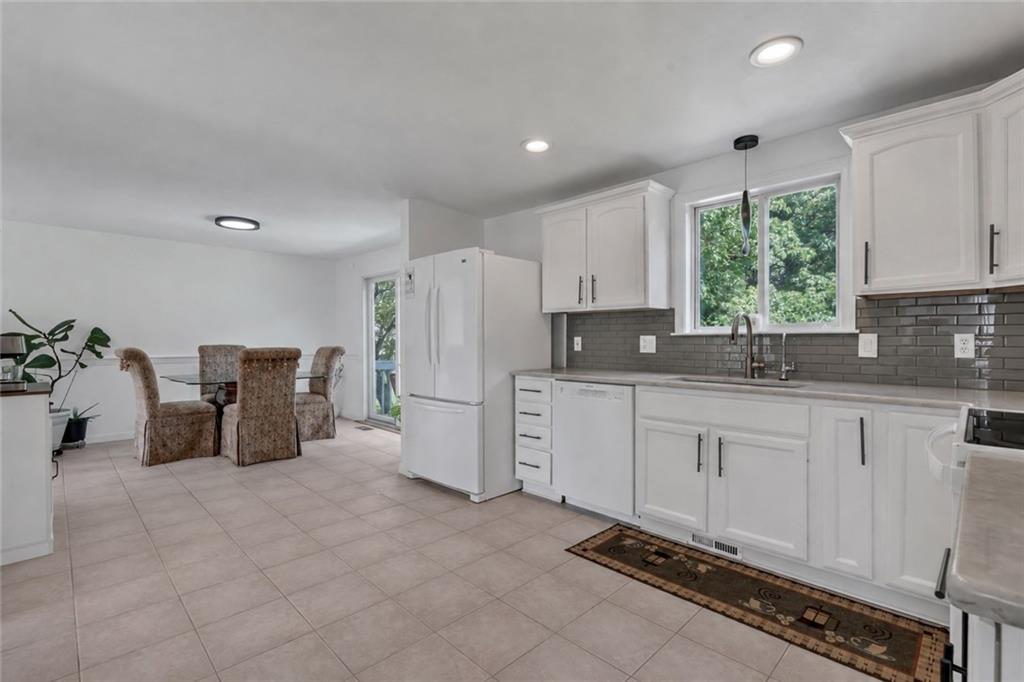 6 Fleuette Drive Property Photo 4