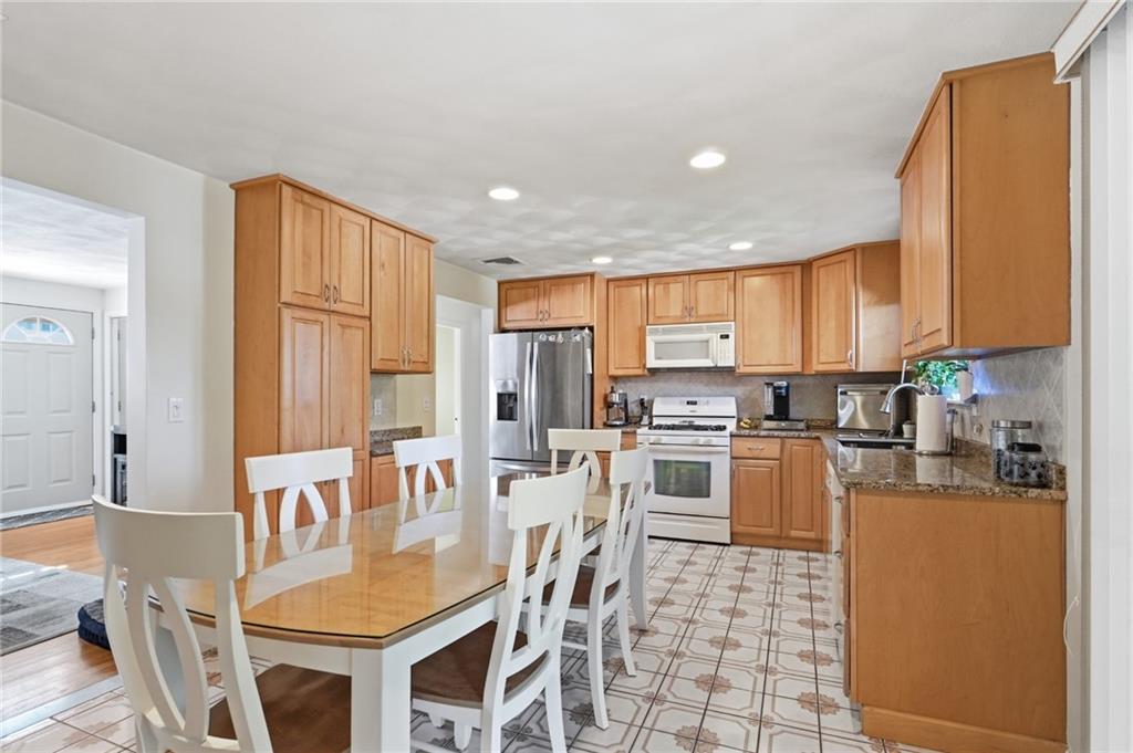 65 Thelma Avenue Property Photo 2