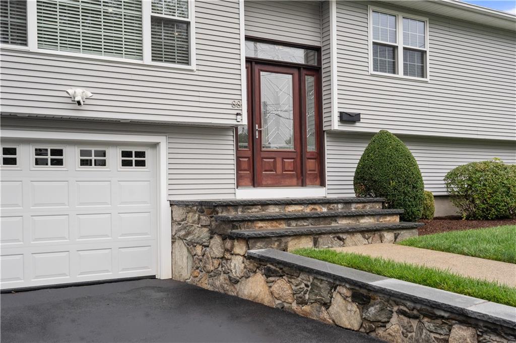 88 Locust Avenue Property Photo 4