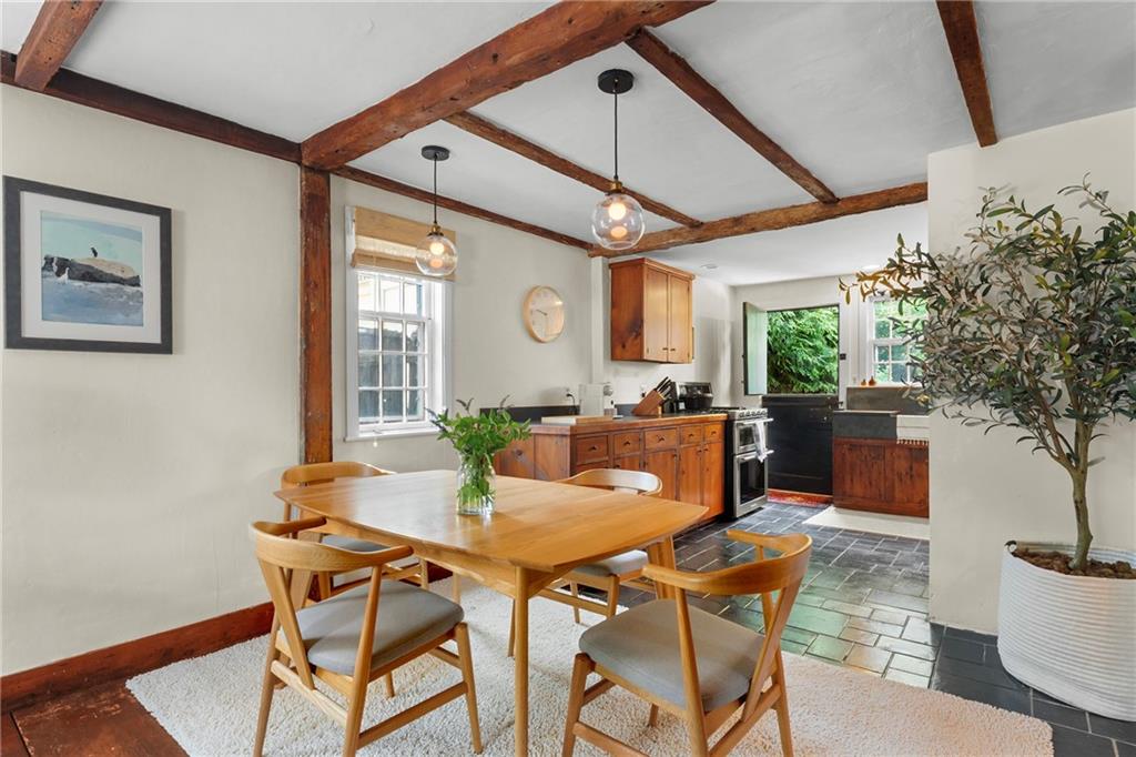 27 William Street Property Photo 10