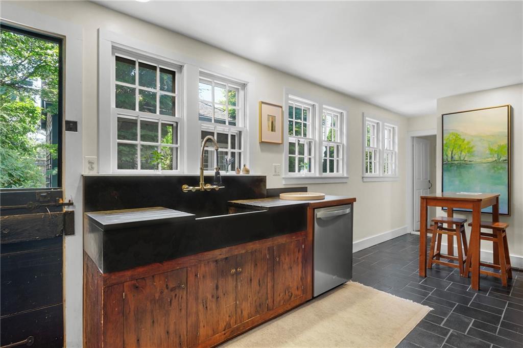 27 William Street Property Photo 12