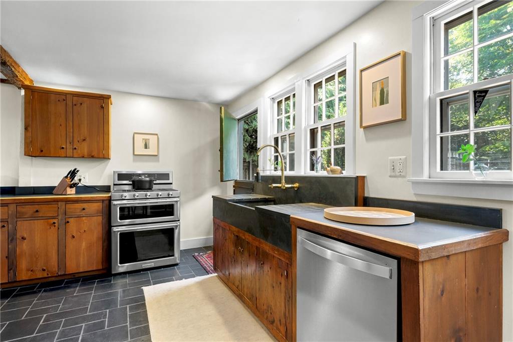 27 William Street Property Photo 13